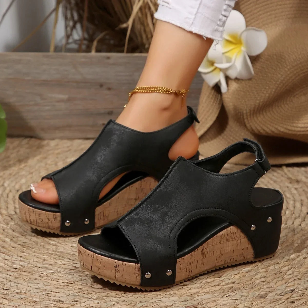 Sandalias Calívia™ con Cuña y Acabado Texturizado