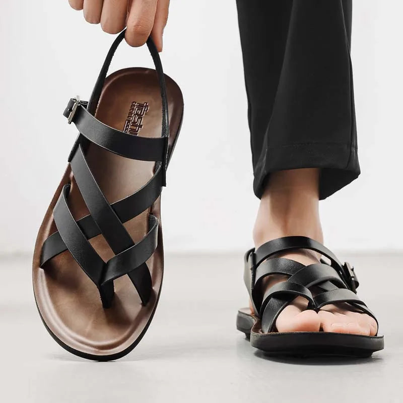 Sandalia Valdoro™ con Tiras Cruzadas, Hebilla Lateral y Suela Plana.