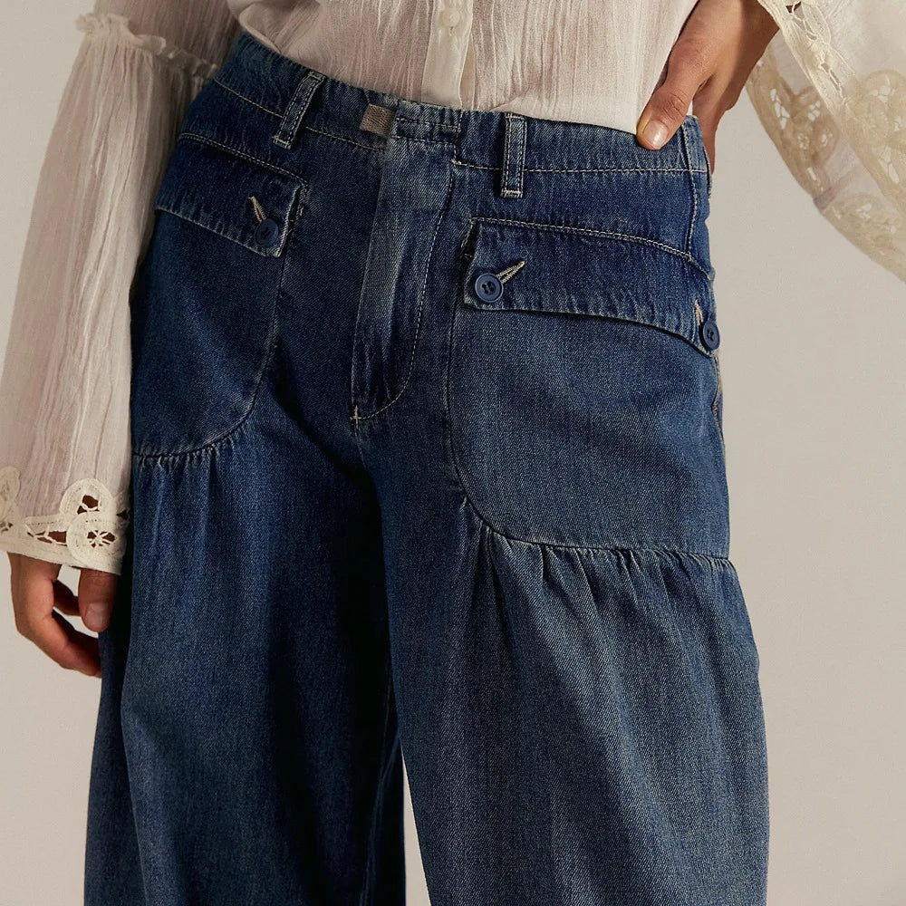 Pantalón de Mezclilla Carmelie™ con Frunces, Bolsillos Frontales con Solapa y Bajo Ajustable con Amarre