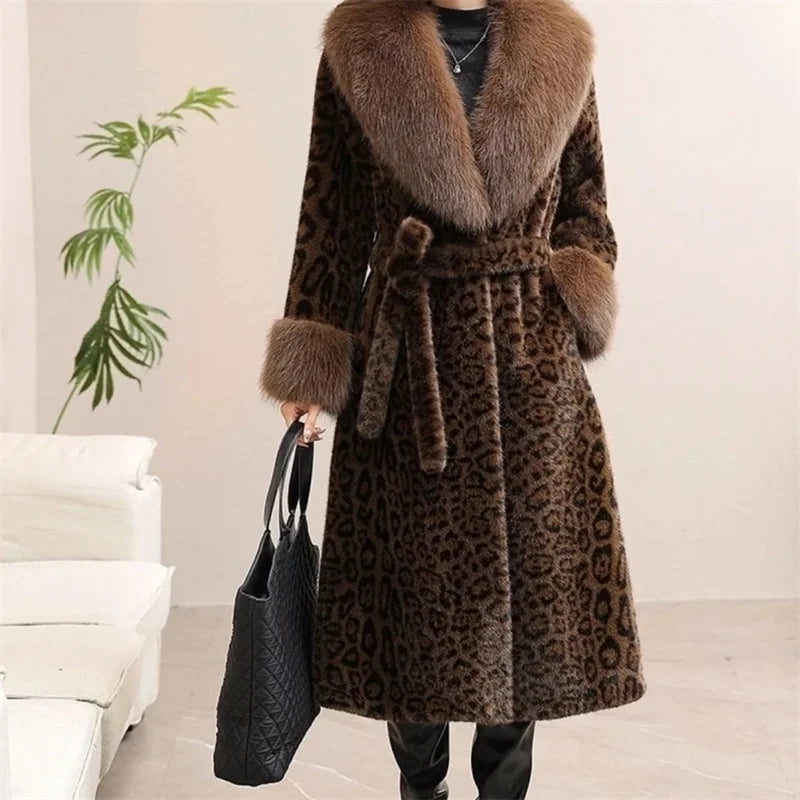 Abrigo Bellarose™ Con Estampado Animal Print y Cuello Afelpado