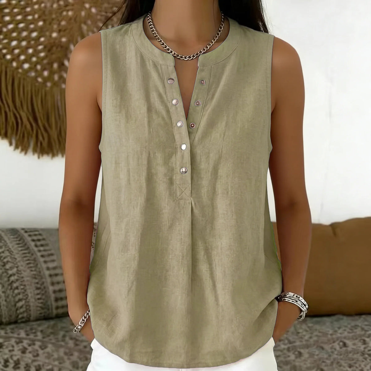Blusa Laura™ con Botones Frontales, Cuello Redondo y Diseño Sin Mangas