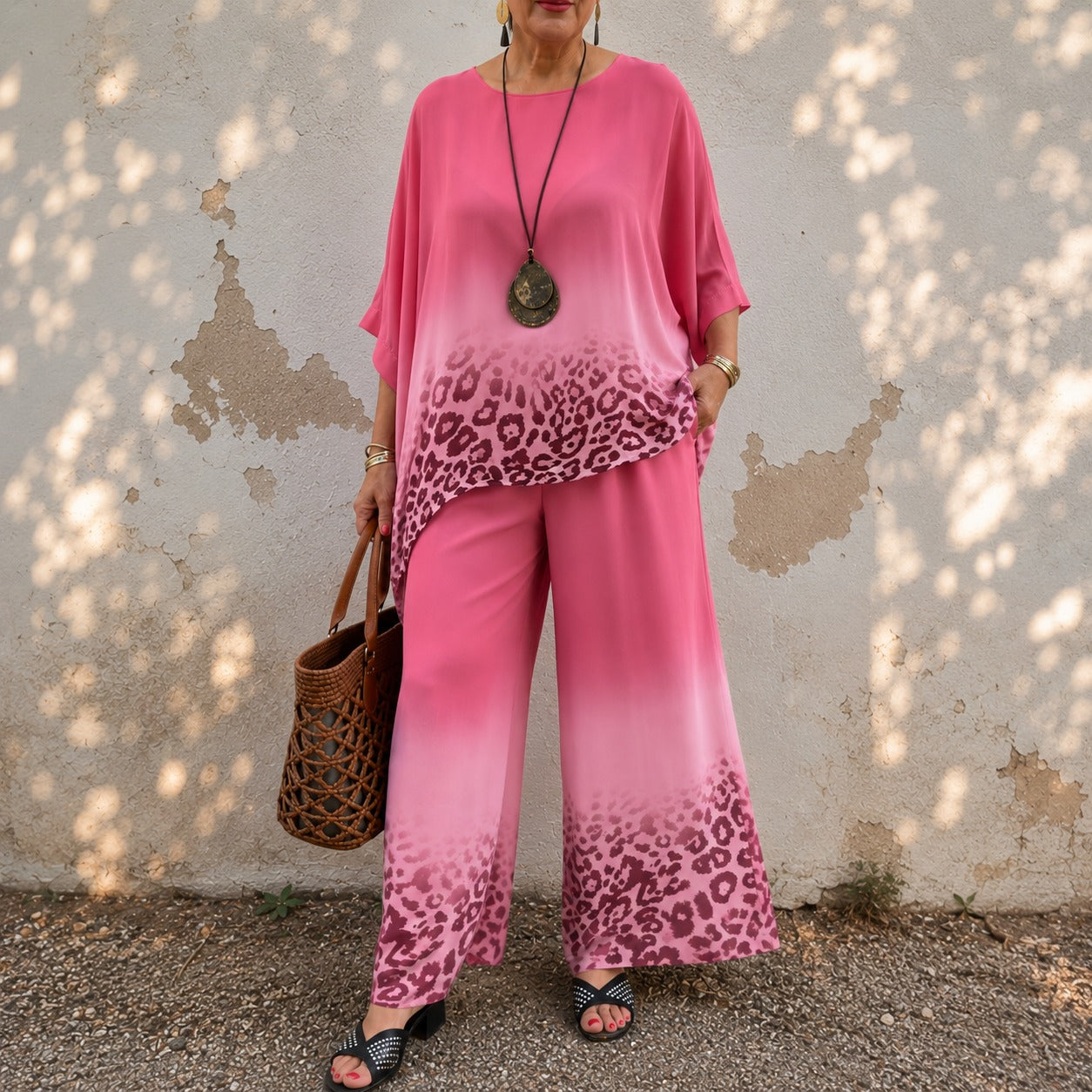 Conjunto Olivia™ con Blusa Asimétrica, Estampado Animal Degradado y Pantalón de Pierna Ancha