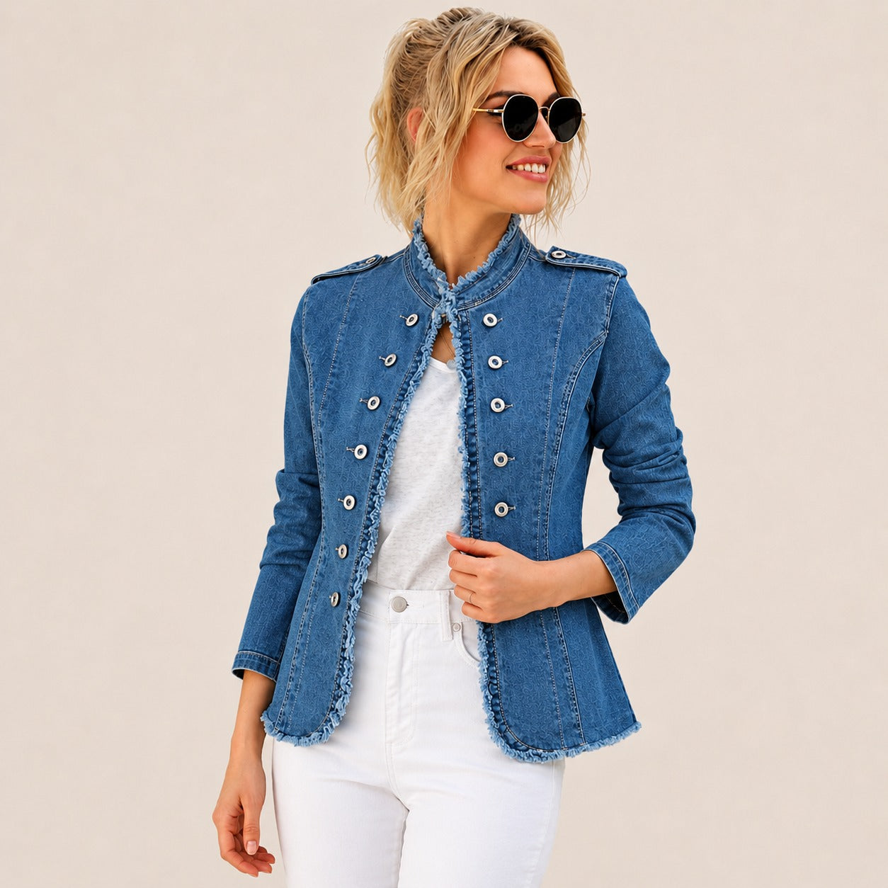 Chaqueta Denim Almina™ con Botones Frontales y Acabado Deshilachado