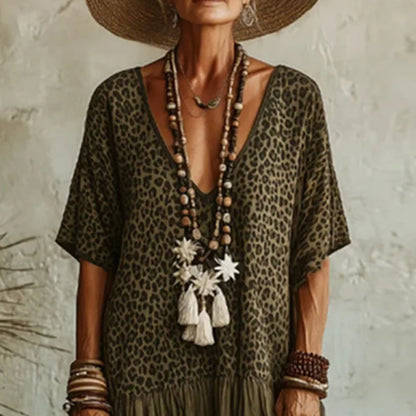 Vestido Livana™ con Escote V, Cuerpo Animal Print y Falda en Capas