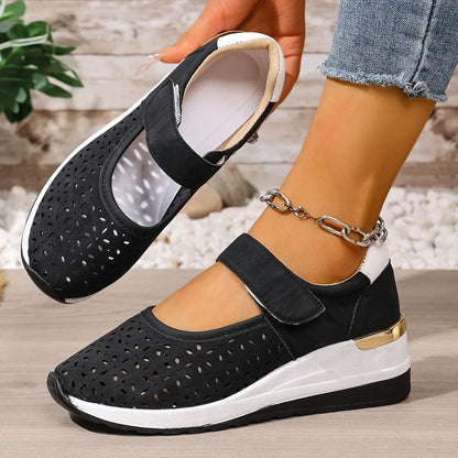 Tenis Calina™ con Empeine Perforado, Cierre Ajustable de Velcro y Suela Elevada