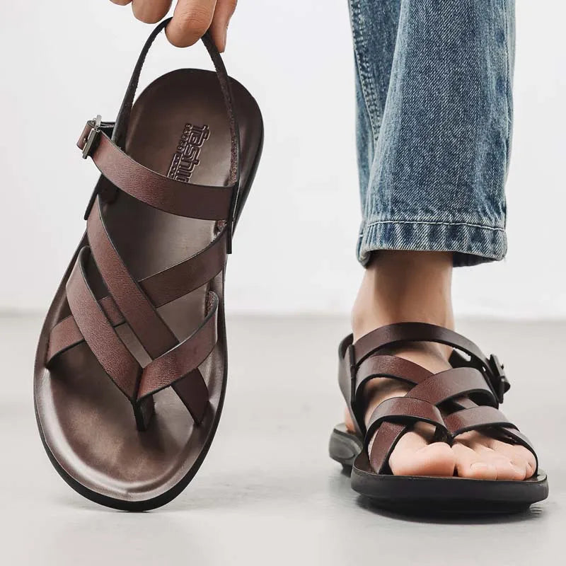 Sandalia Valdoro™ con Tiras Cruzadas, Hebilla Lateral y Suela Plana.