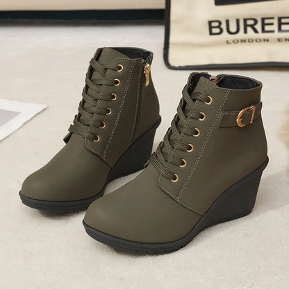 Botines Vittara™ con Tacón de Cuña y Cierre Lateral