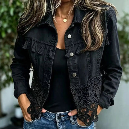 Chaqueta de Mezclilla Caprielle™ con Encaje Calado en el Bajo y Detalles de Borlas en el Busto