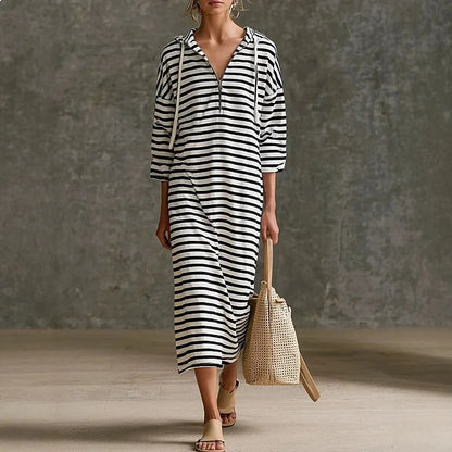 Vestido Viona™ a Rayas con Capucha y Escote en V con Cierre Metálico