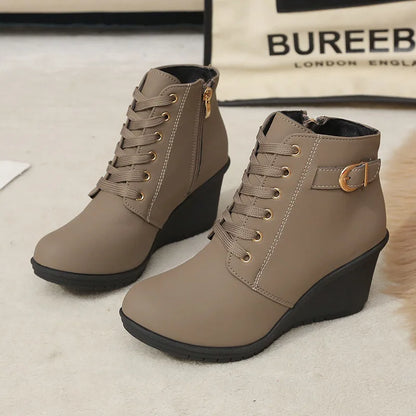 Botines Vittara™ con Tacón de Cuña y Cierre Lateral