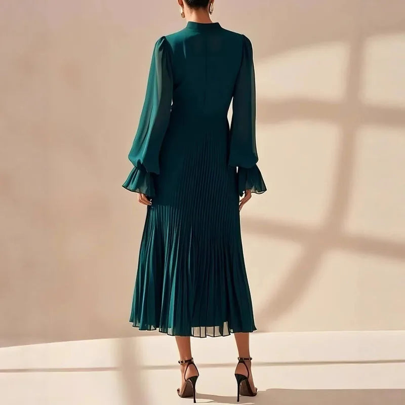 Vestido Lioren™ con Plisado Sofisticado y Volantes Asimétricos