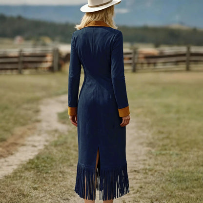 Vestido Dalia™ con Acabado Aterciopelado, Cuello y Mangas en Contraste, Cremallera Frontal y Flecos en el Bajo