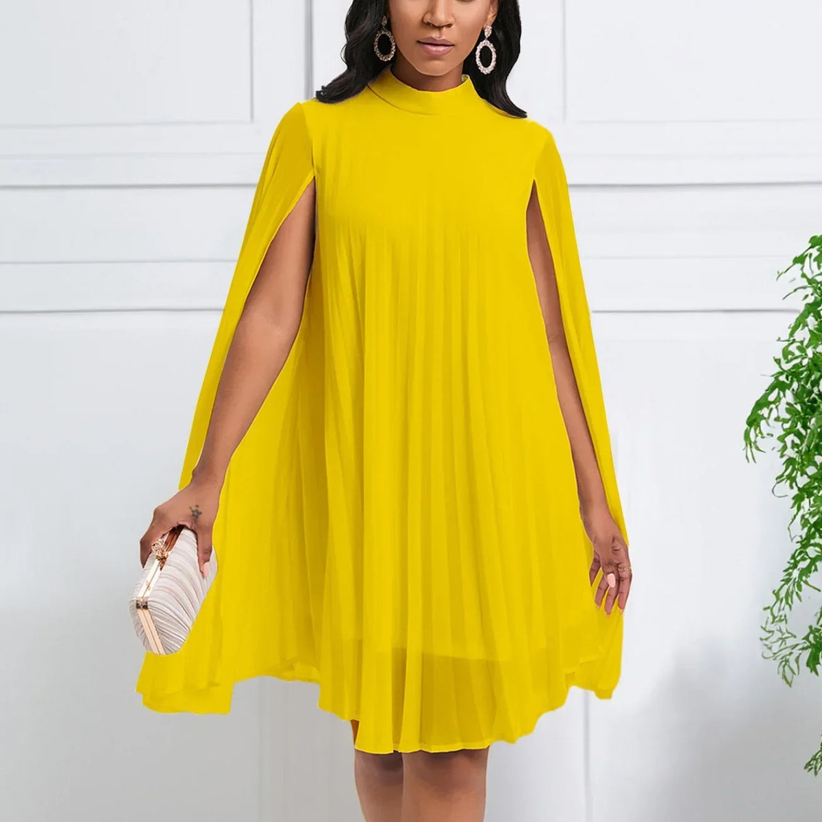 Vestido Lumera™ con Cuello Alto, Mangas Largas Tipo Capa y Caída Fluida