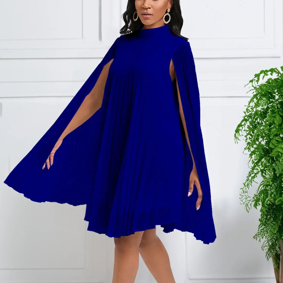 Vestido Lumera™ con Cuello Alto, Mangas Largas Tipo Capa y Caída Fluida
