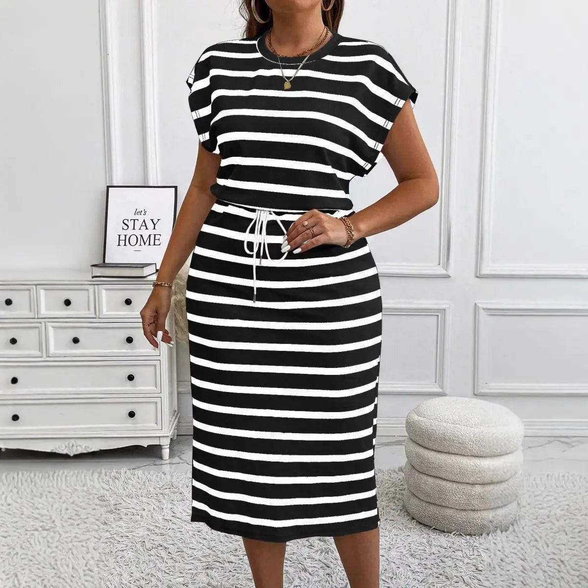 Vestido Almira™ con Estampado de Rayas y Abertura Lateral Discreta