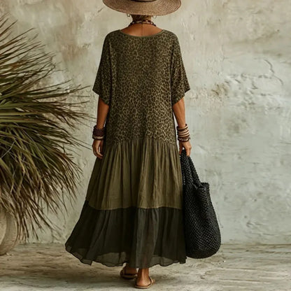 Vestido Livana™ con Escote V, Cuerpo Animal Print y Falda en Capas