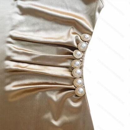 Vestido Vionessa™ con Acabado Satinado, Escote Drapeado y Perlas Laterales