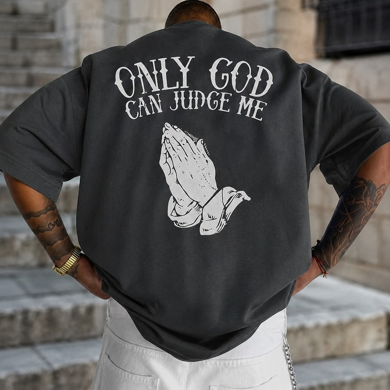 Camiseta Caleb™ con Estilo Streetwear y Estampado Posterior