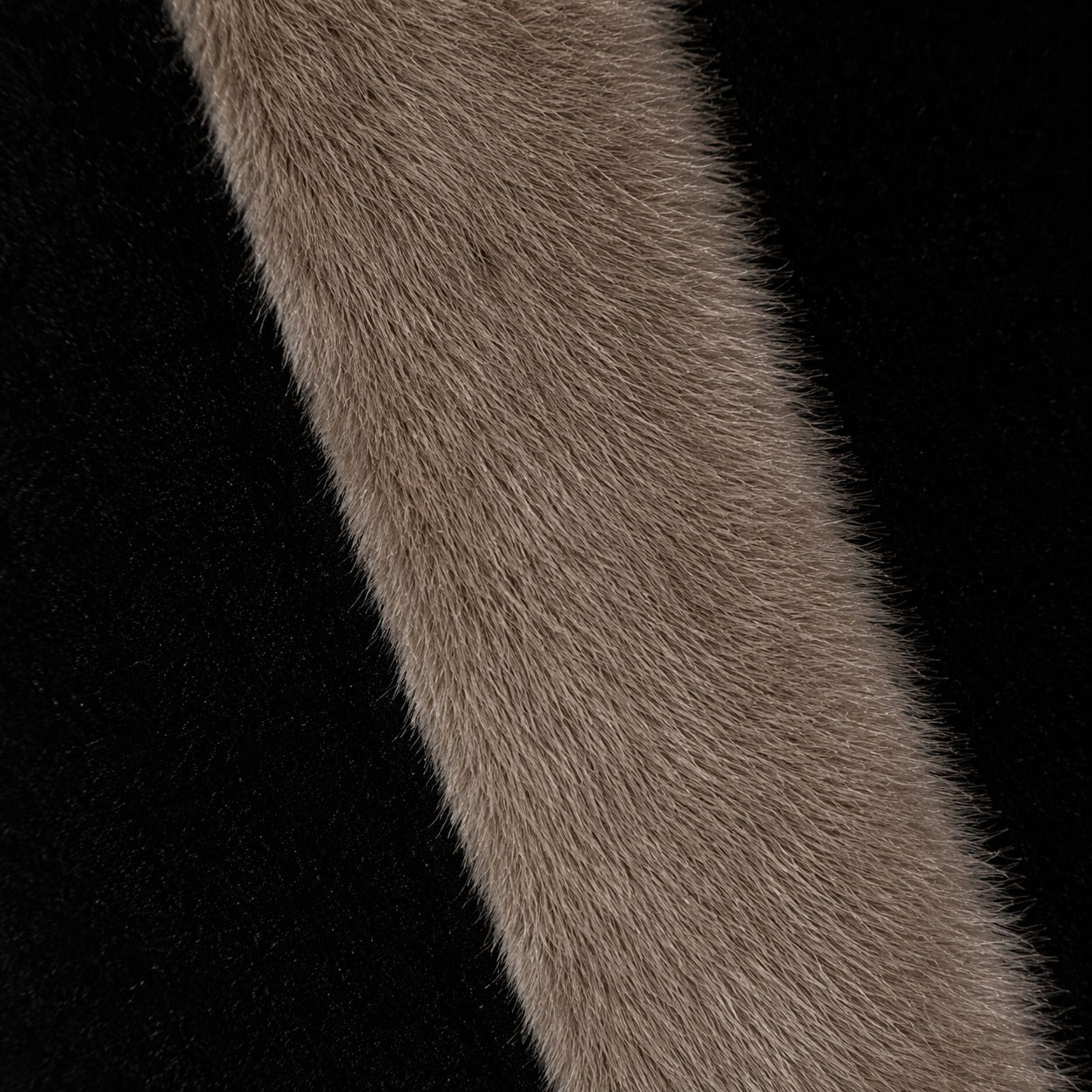 Abrigo Saint Moritz™ de Terciopelo Sintético de Lujo para un Elegante Confort Invernal