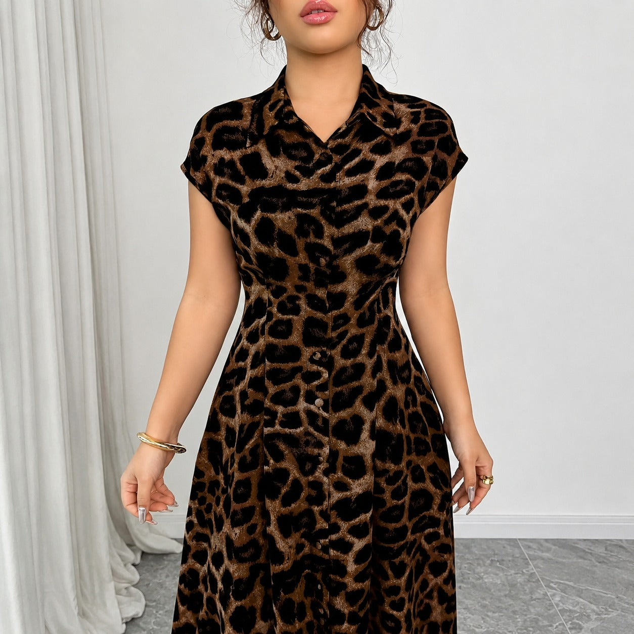 Vestido Celina™ con Estampado de Leopardo y Cintura Entallada