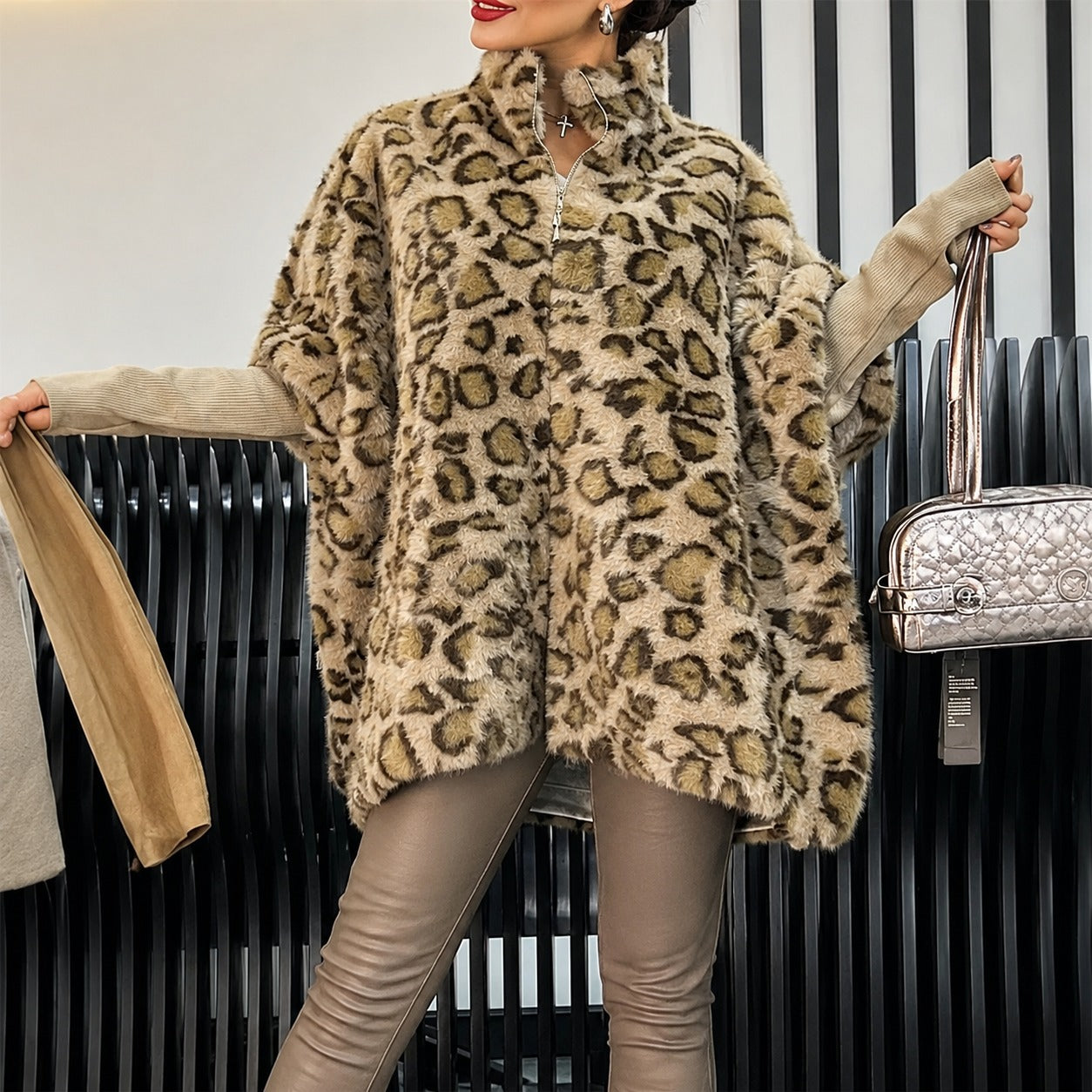 Capa Marais™ con Estampado Animal y Mangas Integradas