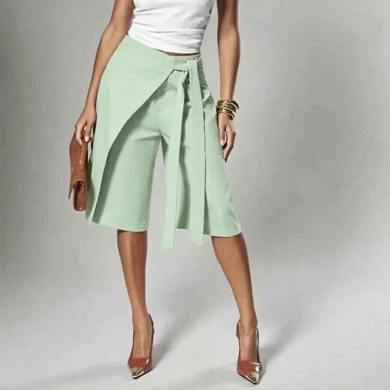 Bermuda Savina™ Con Sobrefalda Cruzada Y Lazada Lateral