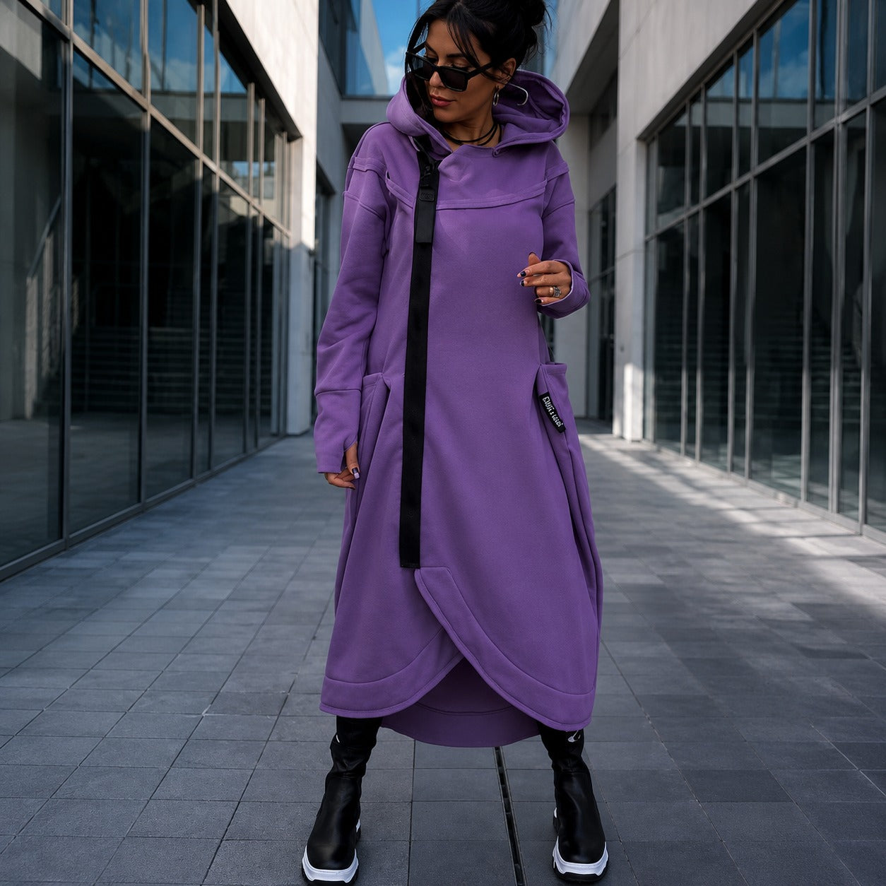 Vestido Maristel™ con Capucha, Cremallera Asimétrica y Abertura para el Pulgar