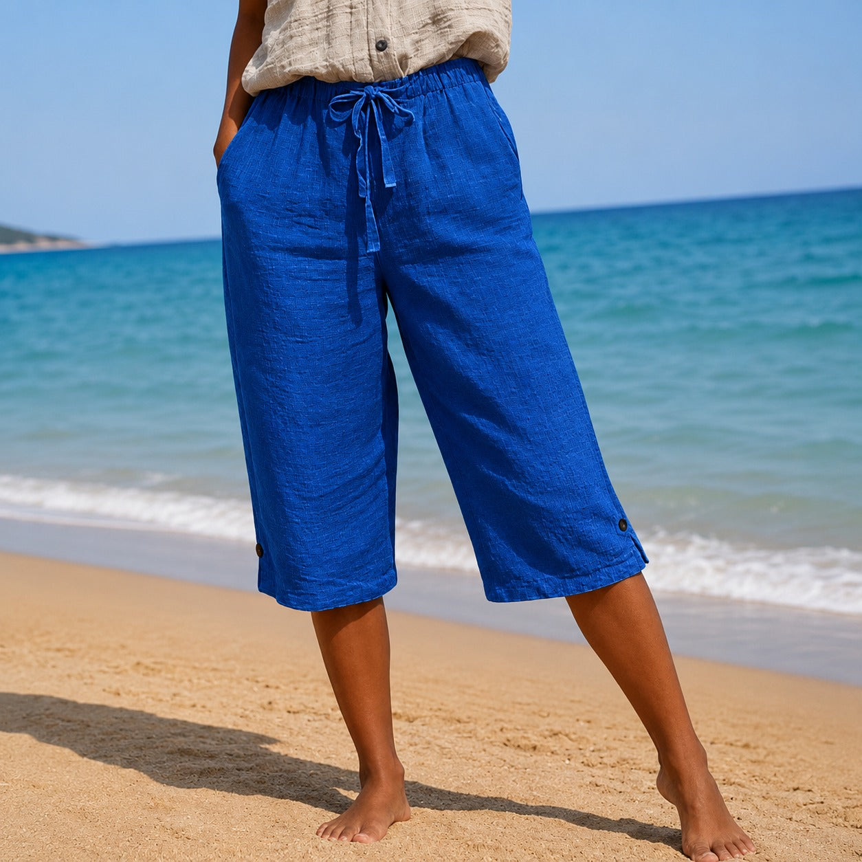 Pantalón Pantacourt Narella™ con Cintura Ajustable, Bolsillos Laterales y Detalles Abotonados