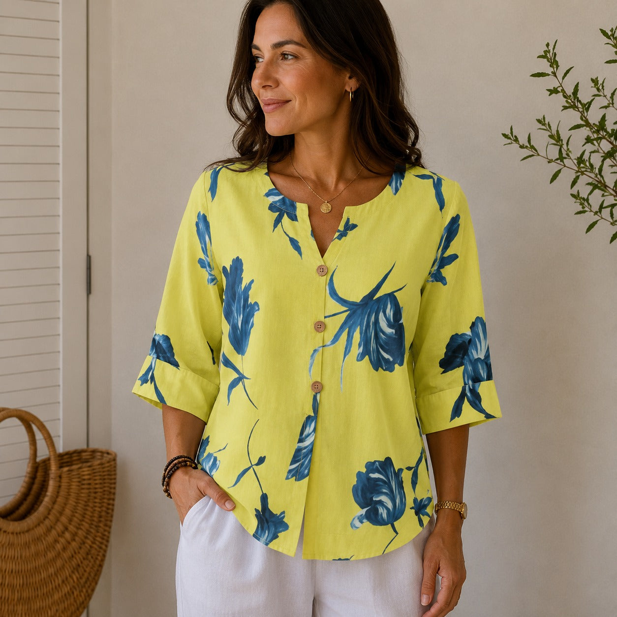 Blusa Fiorella™ en Mezcla de Lino y Algodón con Estampado Floral, Escote Redondo Abierto y Botones Frontales