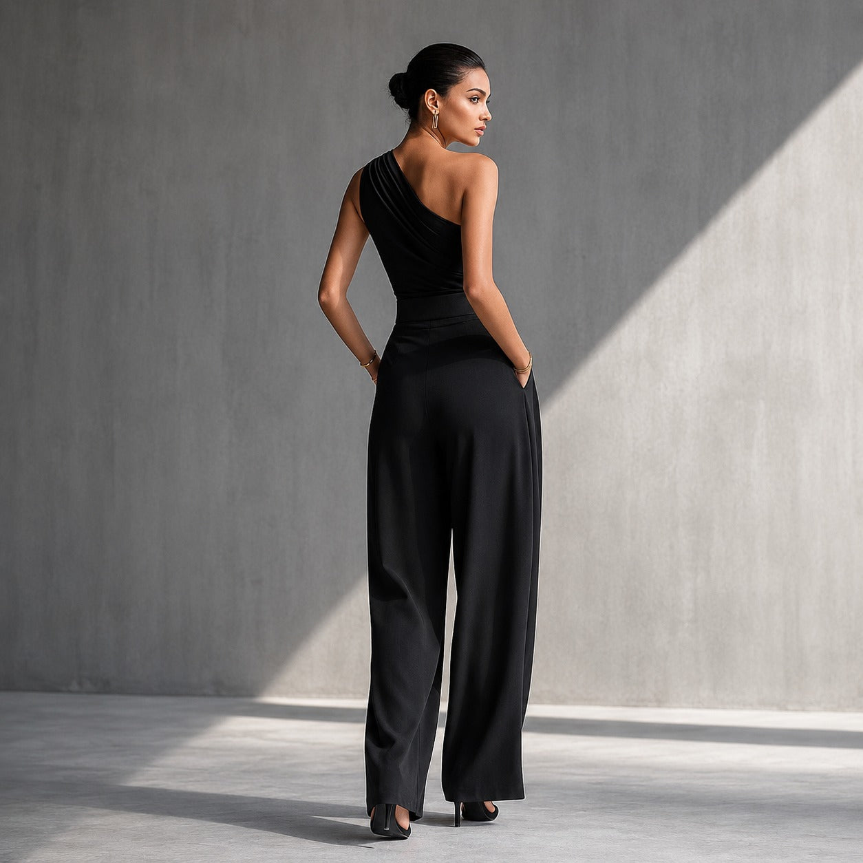 Conjunto Aurevia™ con Blusa de Un Solo Hombro y Pantalón Palazzo.