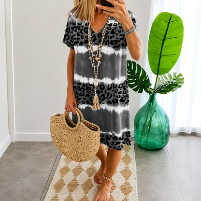 Vestido Selvanna™ con Estampado Animal Print, Escote en V y Manga Corta.
