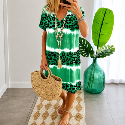 Vestido Selvanna™ con Estampado Animal Print, Escote en V y Manga Corta.
