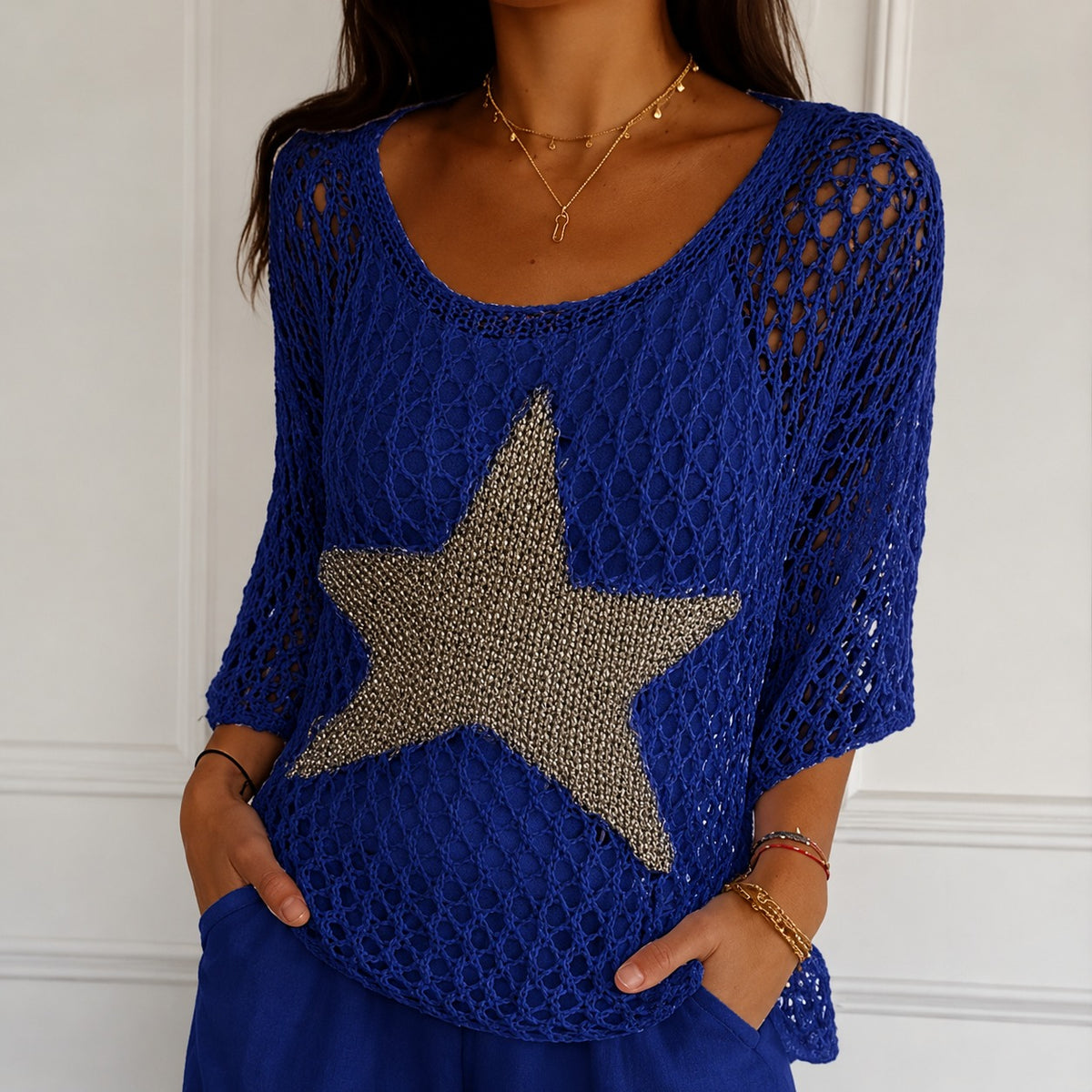 Blusa Celeste™ en Tejido de Punto Calado con Estrella Central y Corte Amplio