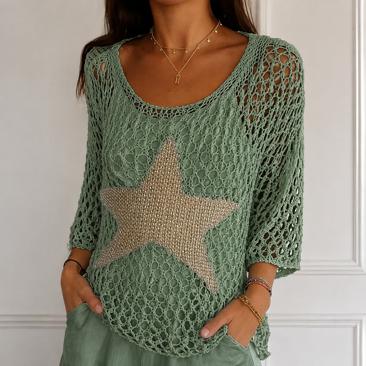 Blusa Celeste™ en Tejido de Punto Calado con Estrella Central y Corte Amplio