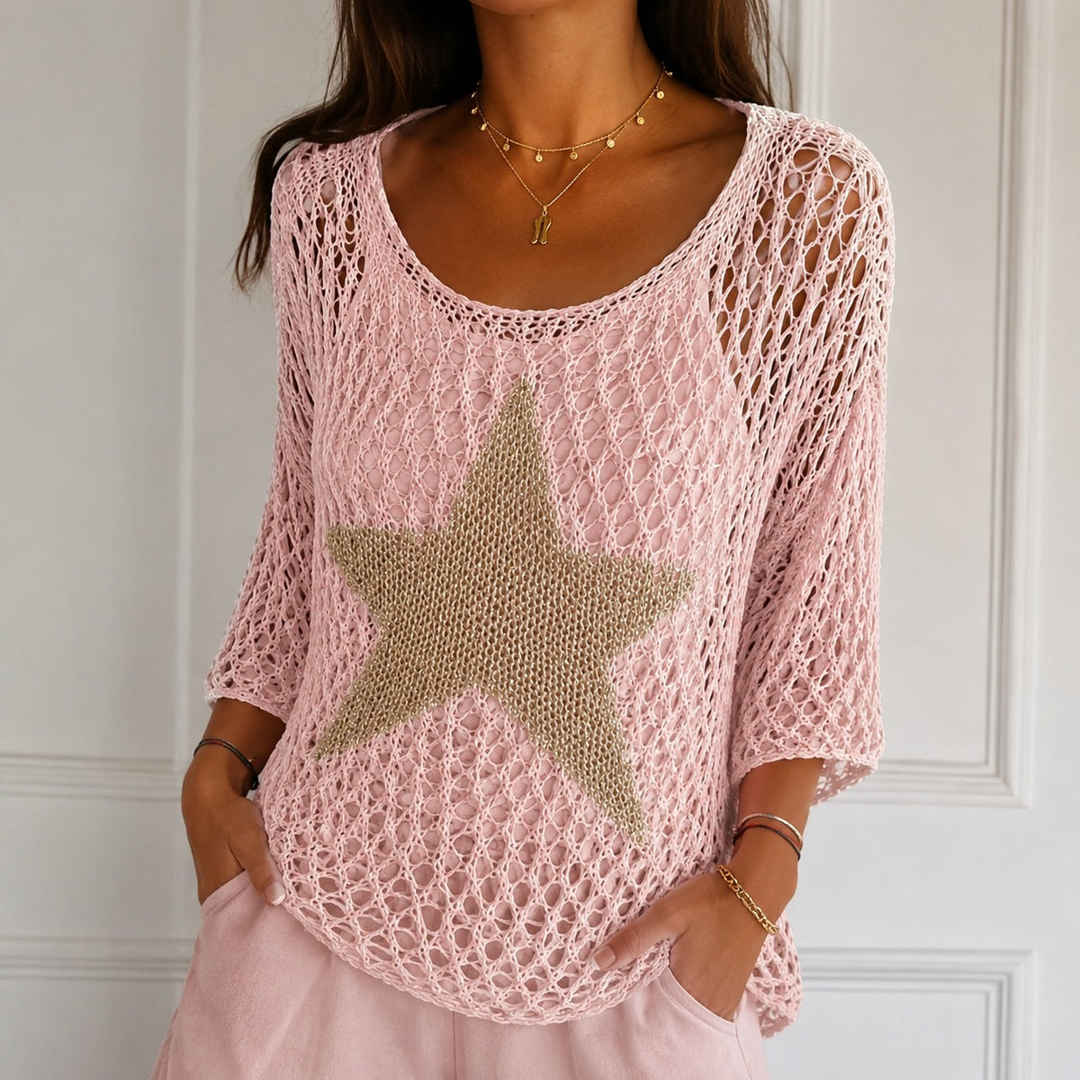 Blusa Celeste™ en Tejido de Punto Calado con Estrella Central y Corte Amplio
