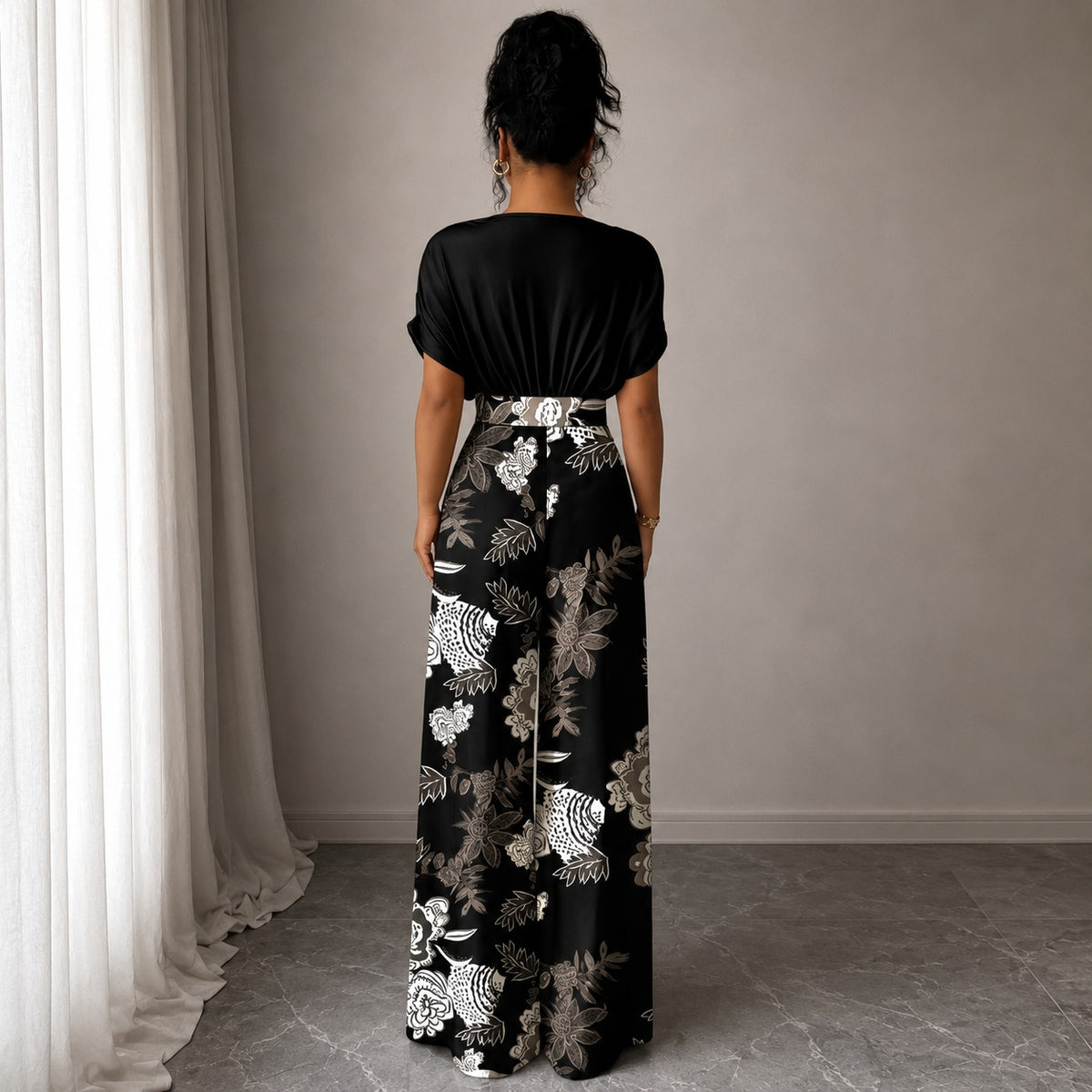 Mono Virella™ con Escote V, Cintura Definida y Estampado Floral