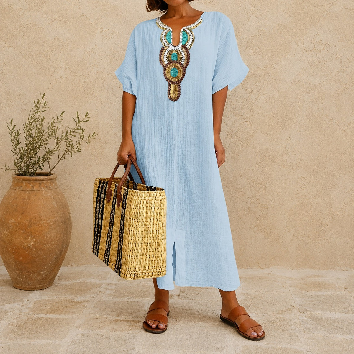 Vestido Almara™ con Bordado Artesanal en el Escote y Corte Holgado