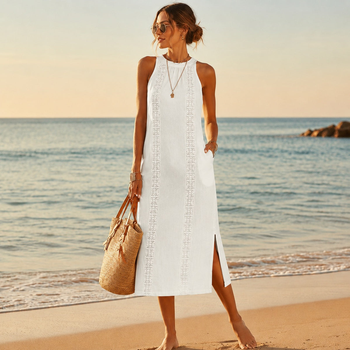 Vestido Coralia™ con Falda Godet, Cuello Alto y Detalles Ornamentales Verticales