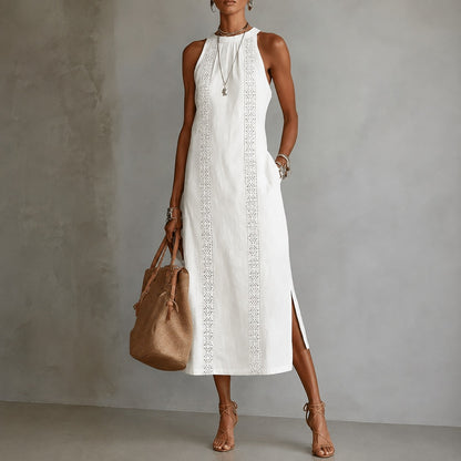 Vestido Coralia™ con Falda Godet, Cuello Alto y Detalles Ornamentales Verticales