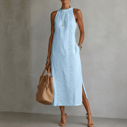 Vestido Coralia™ con Falda Godet, Cuello Alto y Detalles Ornamentales Verticales