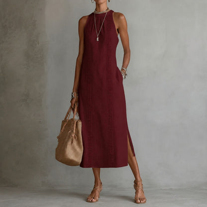 Vestido Coralia™ con Falda Godet, Cuello Alto y Detalles Ornamentales Verticales