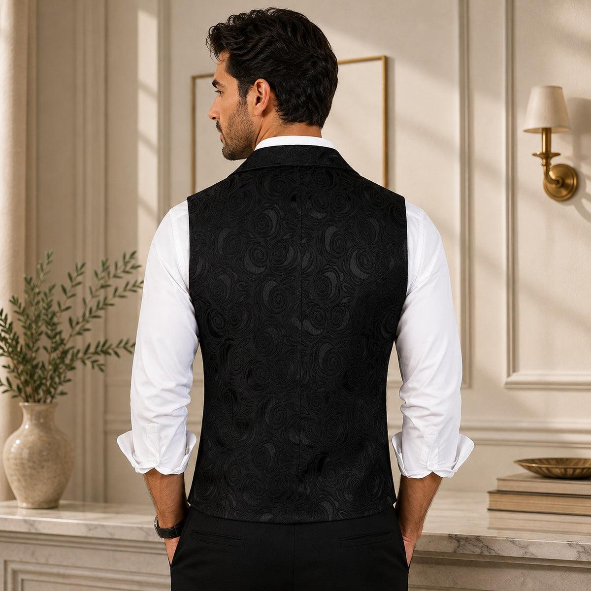 Chaleco de Sastrería Alcazar™ con Textura Jacquard Floral, Cierre Cruzado y Detalles Metálicos