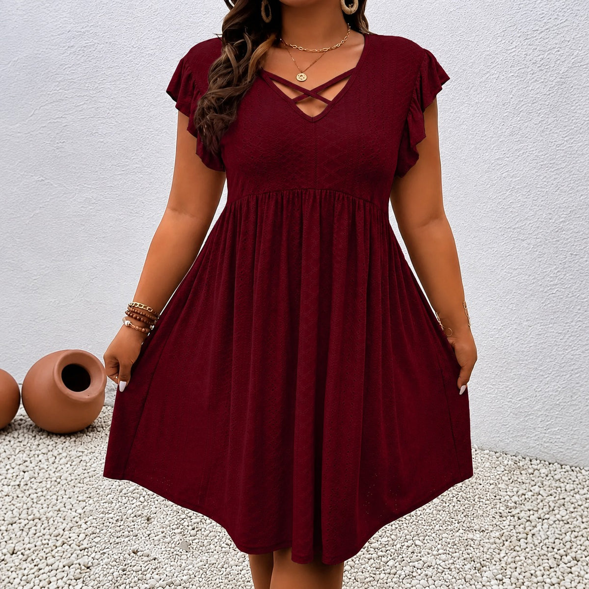 Vestido Paloma™ con Textura Calada, Escote V Cruzado y Mangas con Volantes