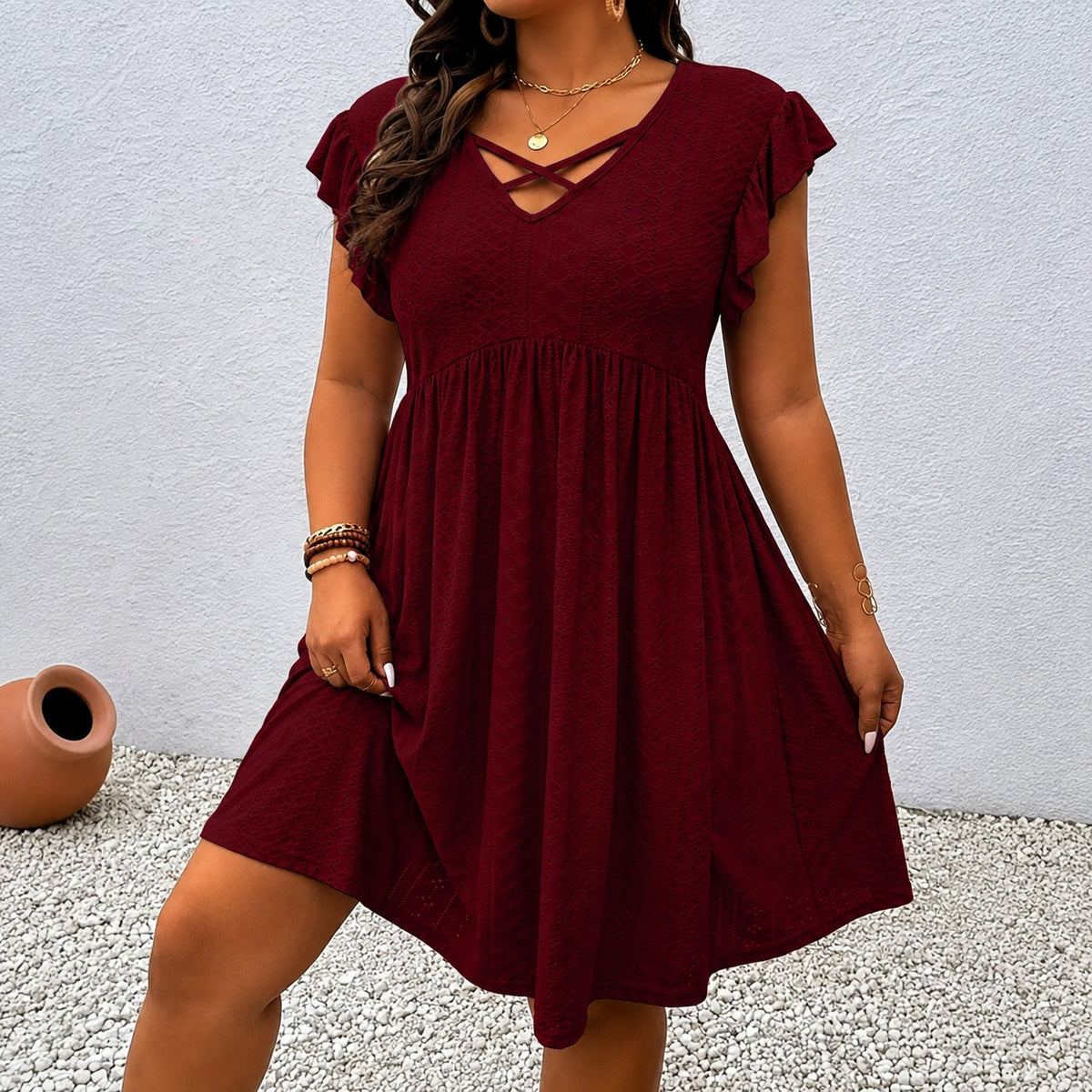 Vestido Paloma™ con Textura Calada, Escote V Cruzado y Mangas con Volantes