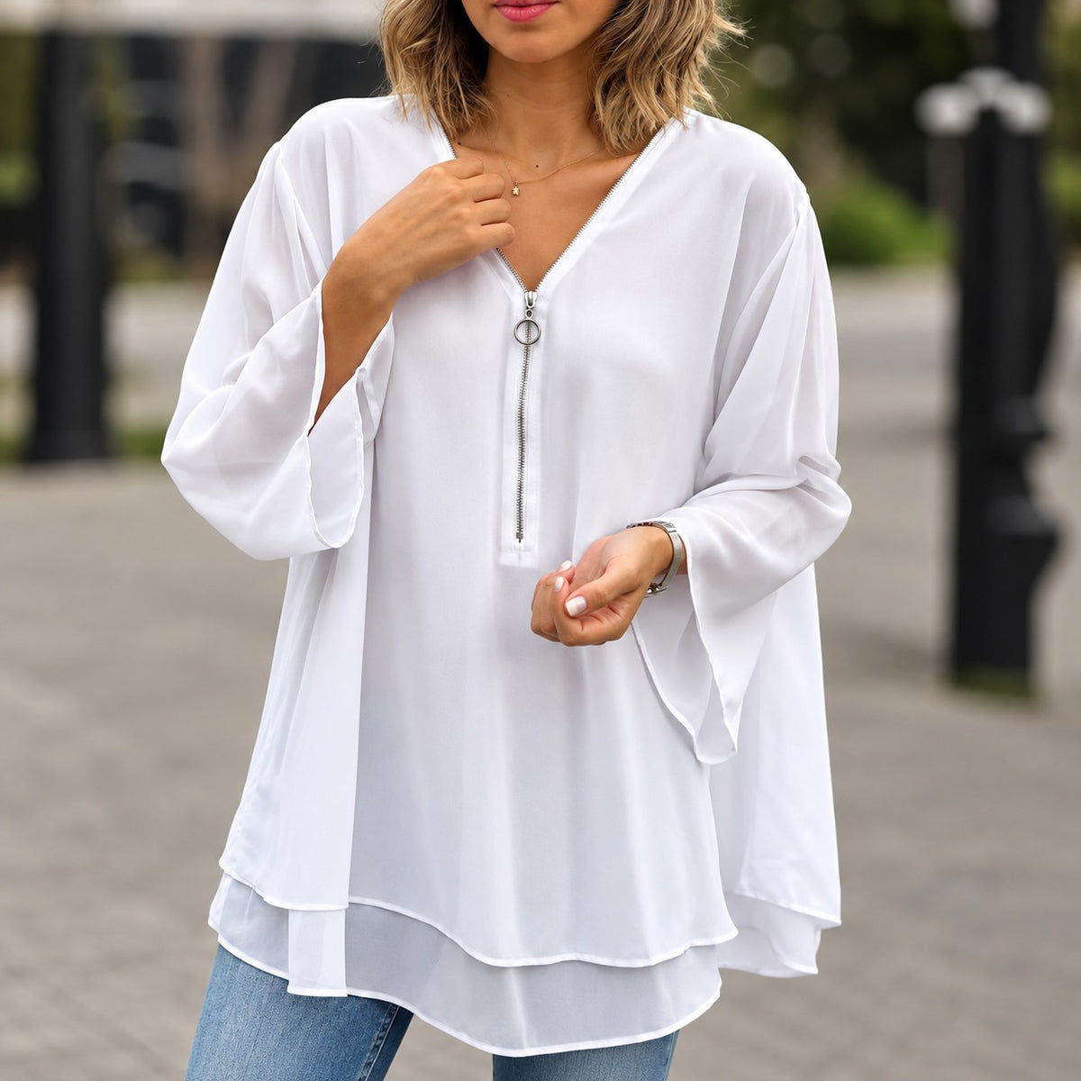 Blusa Alessa™ con Cremallera Frontal, Corte Amplio y Bajo en Capas