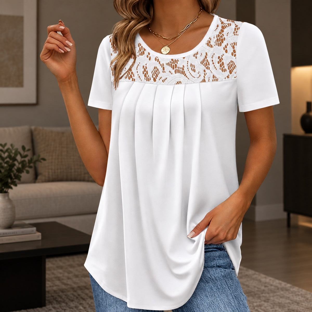 Blusa Isadora™ con Encaje Floral, Pliegues Frontales y Caída Fluida