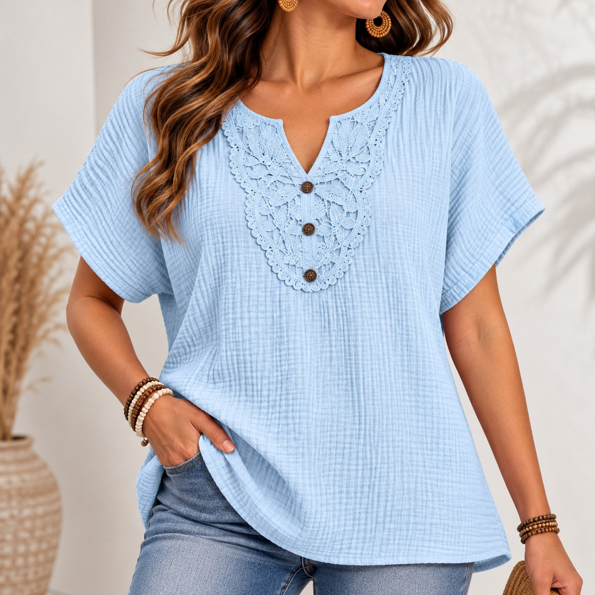 Blusa Selena™ con Encaje Ornamental en el Escote y Corte Holgado