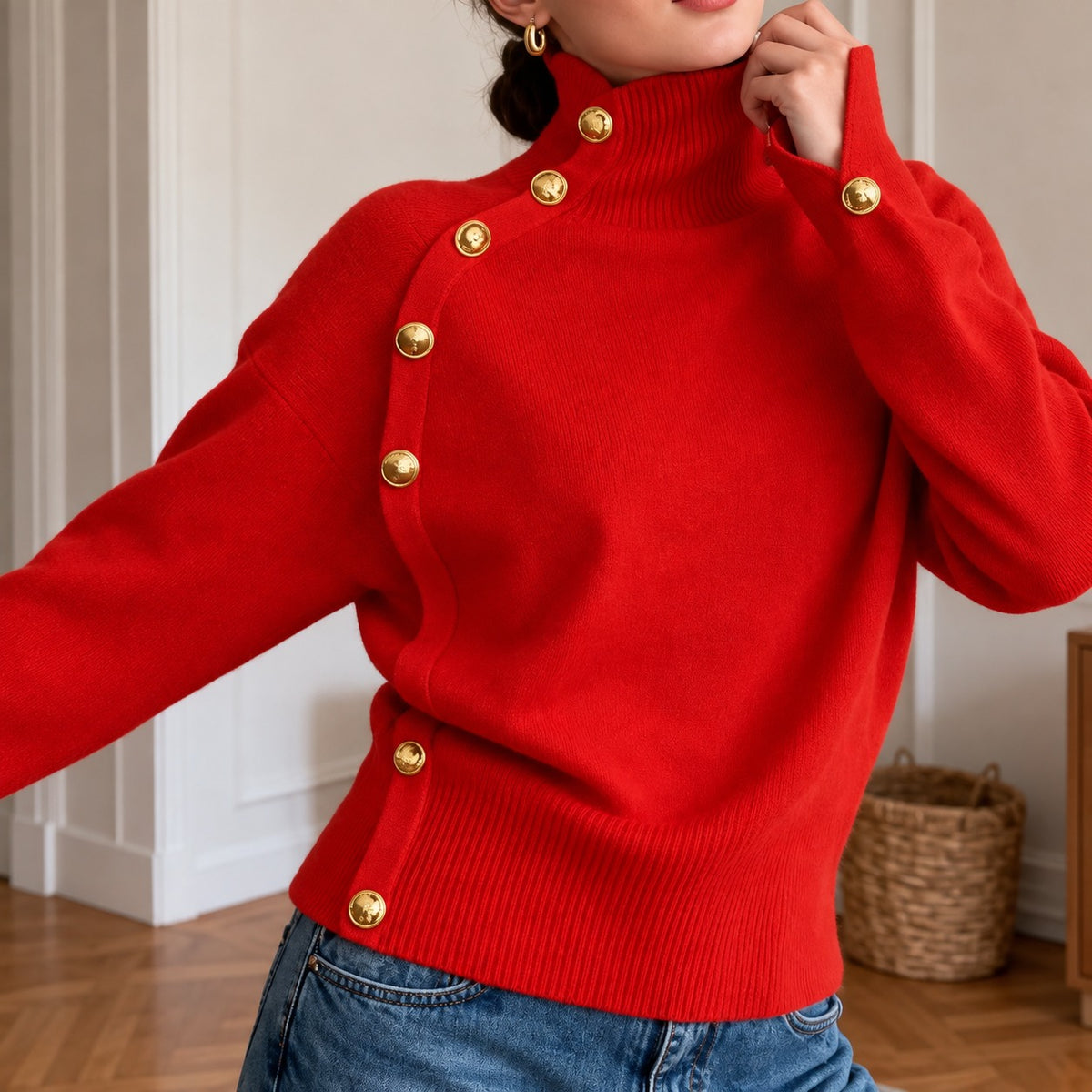 Suéter Lisette™ con Cuello Alto, Botones Dorados Asimétricos y Cintura Acanalada
