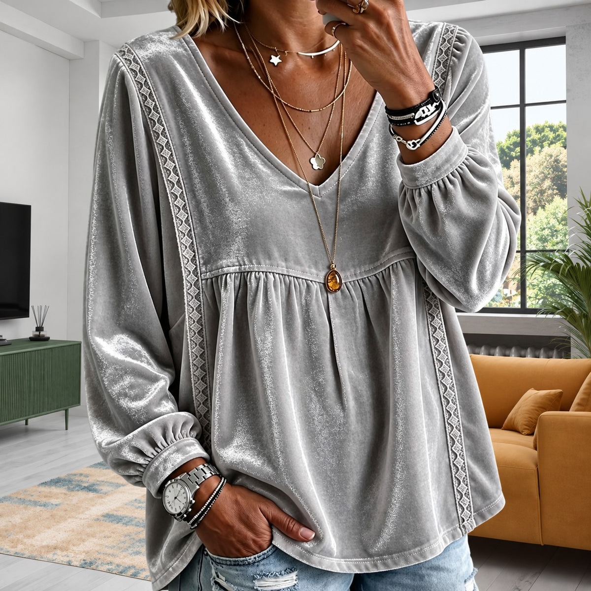 Blusa Bianca™ con Textura Ligera Tipo Terciopelo, Escote en V y Encaje Geométrico
