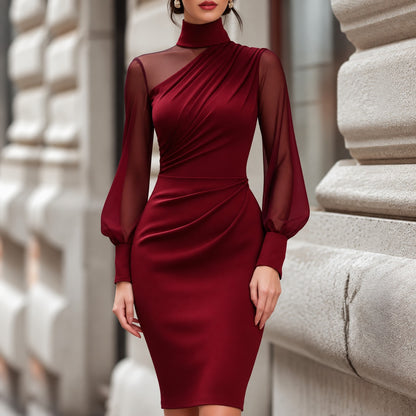 Vestido Morelia™ con Drapeado Asimétrico, Cuello Alto y Mangas Transparentes